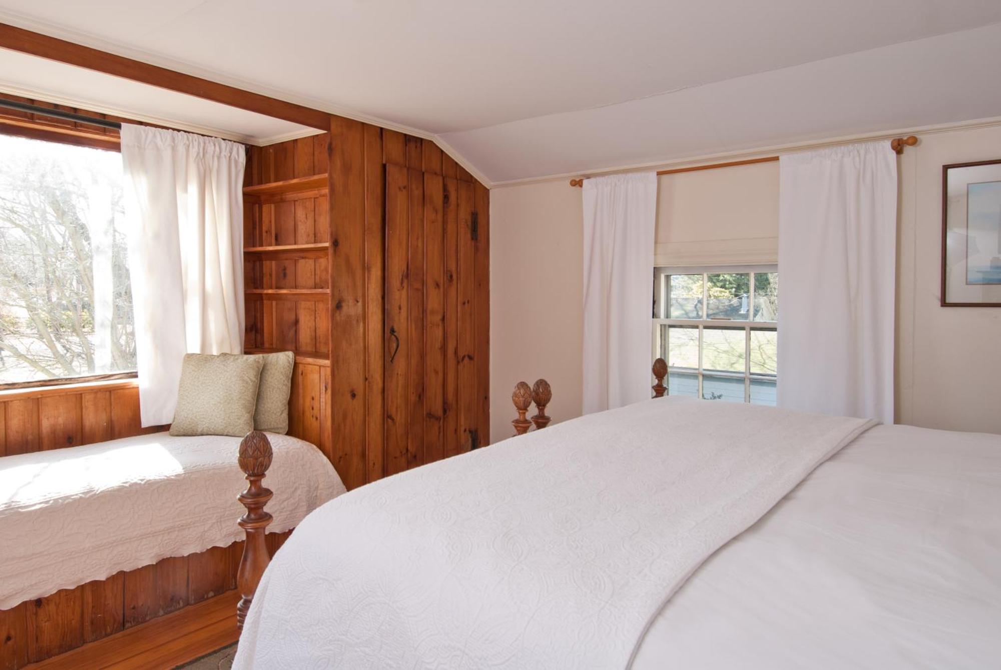 Marshall Slocum Inn Newport Room photo